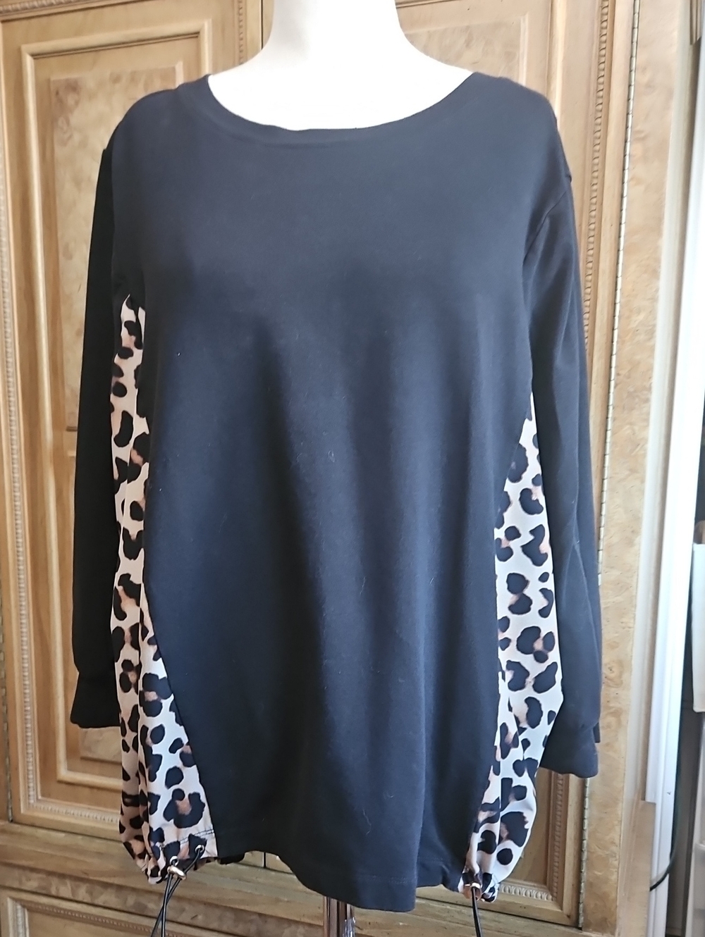 Black Leopard-Panel Pullover Top Chicos Size 3 XL Gently Worn